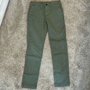 Men’s American Eagle 28/32 green slim chinos